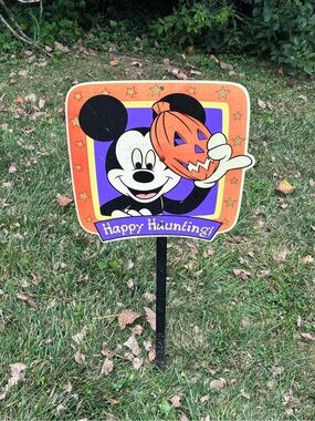 Vintage Disney Mickey Mouse “HAPPY HUNTING” Halloween Yard Art Plastic Sign